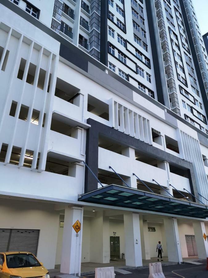 Meridin Bayvue Serviced Apt Kampong Kuala Masai Exterior photo