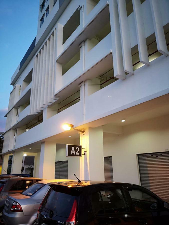 Meridin Bayvue Serviced Apt Kampong Kuala Masai Exterior photo